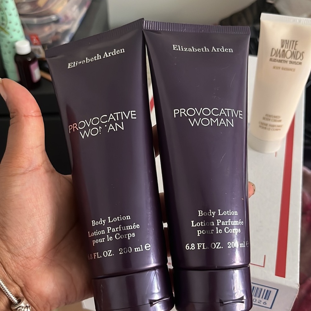 Elizabeth Arden body lotion set - Picture 2 of 5
